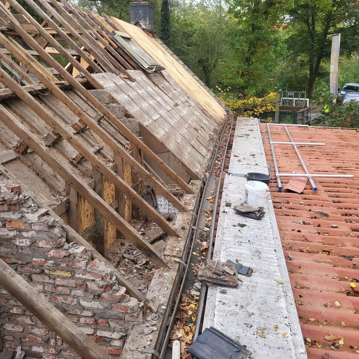 Schoorsteen verwijderen en dakwerk